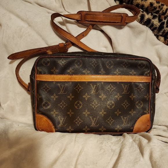 Louis Vuitton Handbags - Authentic Louis Vuitton Trocadero 30